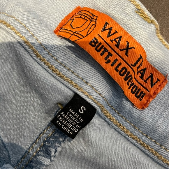 Urban planet jean shorts in light wash - Picture 3 of 3